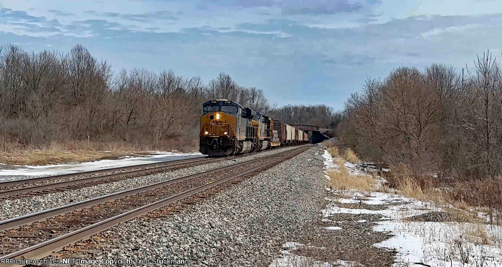 CSX 3138 leads M417.